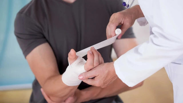 bai-viet/cac-dang-trat-khop-tay-thuong-gap.html