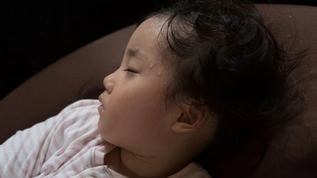 bai-viet/tre-3-tuoi-ra-nhieu-mo-hoi-dau-khi-ngu-co-sao-khong.html