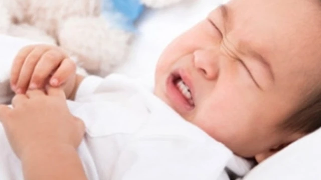 bai-viet/tre-bi-dau-bung-quanh-ron-tung-con-nen-xu-tri-nhu-the-nao.html