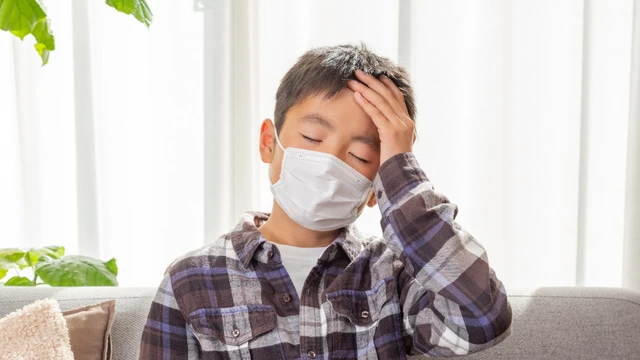 bai-viet/tre-bi-dau-dau-la-dau-hieu-benh-gi-khi-nao-can-di-kham.html