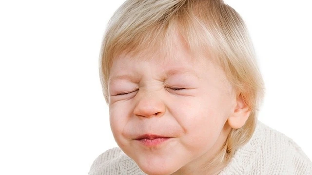 bai-viet/tre-bi-nheo-mat-dau-hieu-bat-thuong-cha-me-can-canh-giac.html