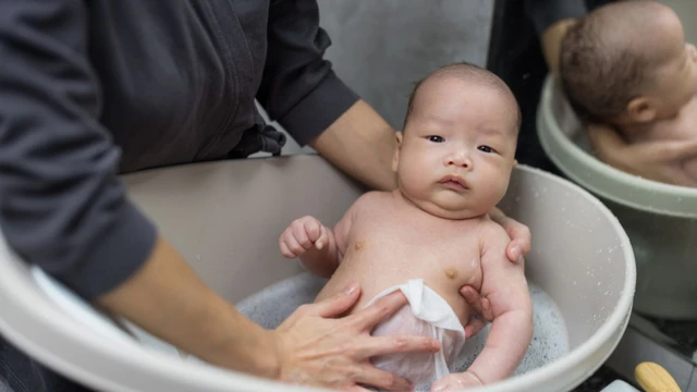 bai-viet/tre-bi-viem-tieu-phe-quan-co-nen-tam-khong-cach-tam-an-toan-cho-be.html