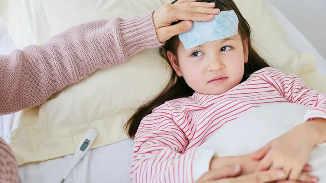 bai-viet/tre-dang-uong-khang-sinh-ma-van-sot-nguyen-nhan-va-cach-xu-tri-an-toan.html