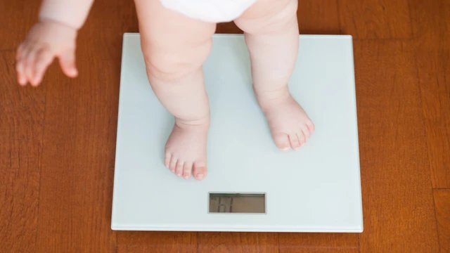 Trẻ không tăng cân thiếu chất gì? Nguyên nhân và cách cải thiện