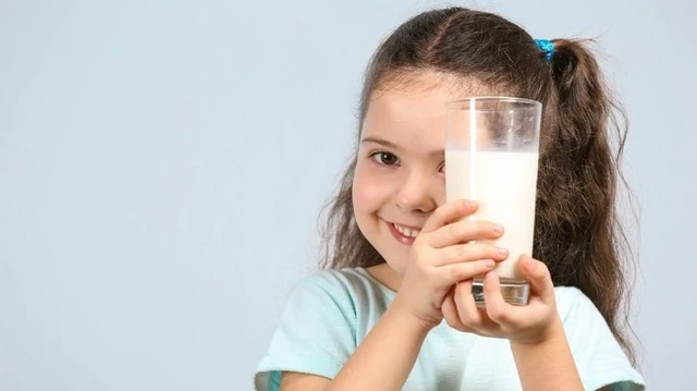 bai-viet/tre-nen-uong-bao-nhieu-ml-sua-moi-ngay-de-tang-chieu-cao-toi-da.html