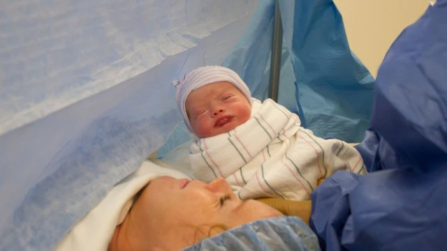 bai-viet/tre-sinh-mo-khac-tre-sinh-thuong-the-nao.html