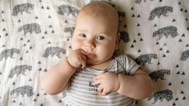 bai-viet/tre-so-sinh-bi-dau-bet-co-dang-lo-khong-cach-nhan-biet-som-de-cai-thien-hieu-qua.html