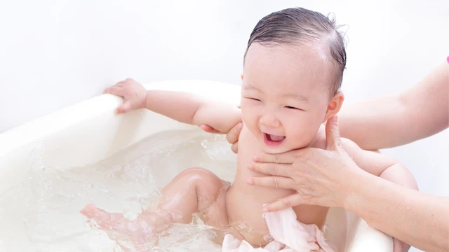 bai-viet/tre-so-sinh-uong-phai-nuoc-khi-tam-co-sao-khong-nguy-co-can-luu-y.html