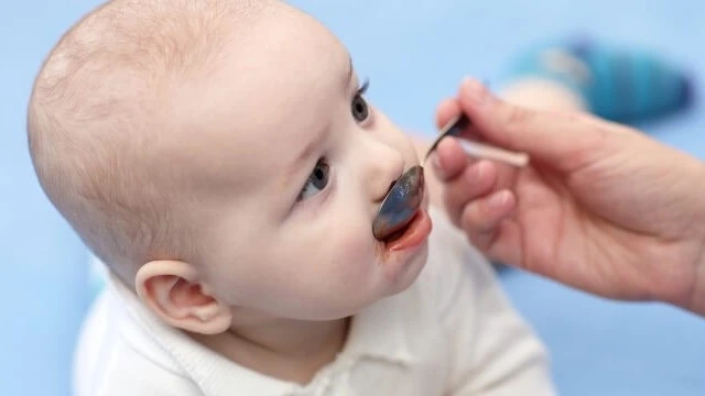 bai-viet/tre-sot-xuat-huyet-nen-uong-oresol-nhu-the-nao-nhung-luu-y-khi-cho-tre-uong-oresol.html