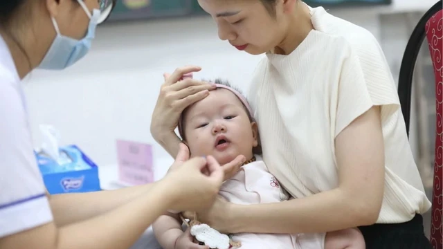 bai-viet/tre-uong-vitamin-a-den-may-tuoi-va-nen-uong-khi-nao.html