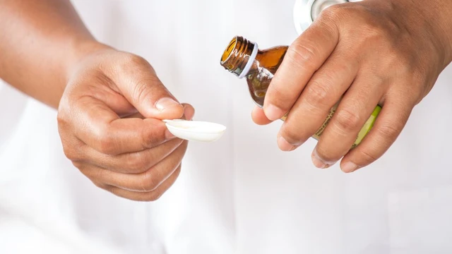 bai-viet/tre-vua-uong-thuoc-ha-sot-bi-non-co-nen-uong-lai.html