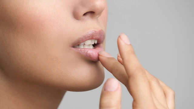 bai-viet/tri-tham-moi-bang-vitamin-c-co-hieu-qua-khong-cach-dung-the-nao.html