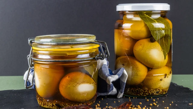 bai-viet/trung-ga-ngam-dua-duong-phen-co-tac-dung-gi-doi-voi-suc-khoe.html