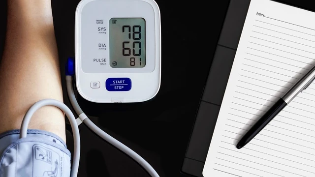 bai-viet/tut-huyet-ap-o-nguoi-tre-nguyen-nhan-trieu-chung-cach-xu-tri-va-phong-ngua.html