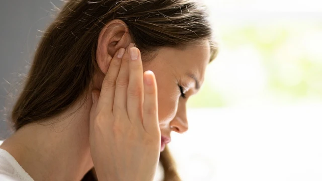 bai-viet/u-tai-giat-giat-la-benh-ly-gi-top-nhung-nguyen-nhan-gay-u-tai-thuong-gap-57631.html