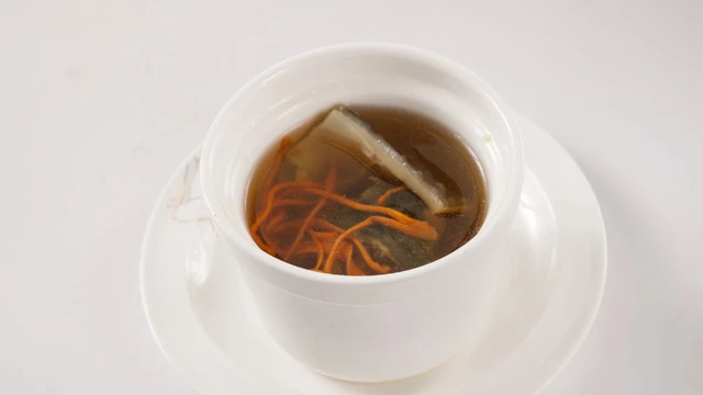 bai-viet/uong-dong-trung-ha-thao-bao-lau-thi-co-tac-dung.html