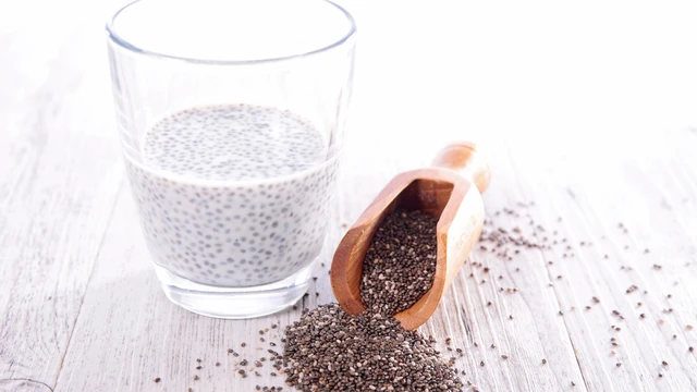 bai-viet/uong-hat-chia-co-bi-nong-khong-loi-ich-va-tac-hai-cua-hat-chia.html