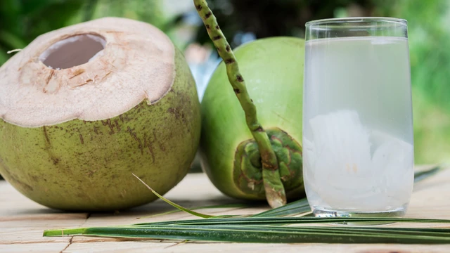 bai-viet/uong-nuoc-dua-nhieu-co-tot-khong-loi-ich-khi-uong-nuoc-dua.html