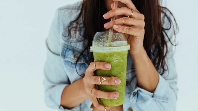 bai-viet/giai-dap-uong-nuoc-ep-coc-co-giam-can-khong.html