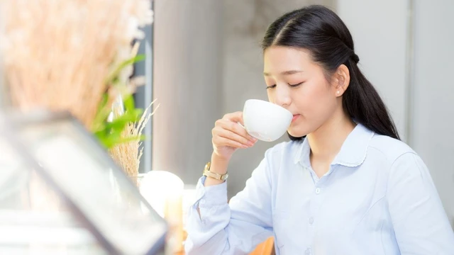 bai-viet/ai-khong-nen-uong-nuoc-la-voi-nhung-luu-y-khi-su-dung.html