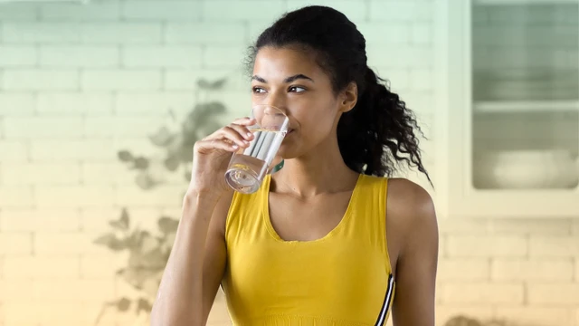 bai-viet/uong-sensa-cools-pha-voi-nuoc-dua-co-anh-huong-gi-khong.html