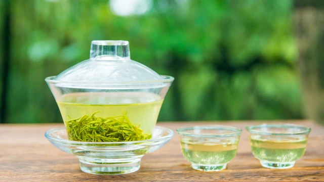 bai-viet/uong-tra-xanh-moi-ngay-loi-ich-cho-suc-khoe-va-voc-dang.html