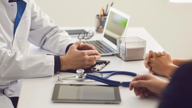 bai-viet/vai-tro-cua-tu-van-dieu-tri-ung-thu-va-cac-thong-tin-can-nam.html