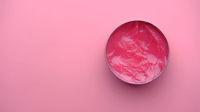 bai-viet/vaseline-co-lam-hong-nhu-hoa-khong-vaseline-co-tac-dung-gi-doi-voi-nhu-hoa.html