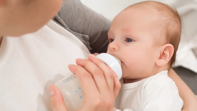 bai-viet/vi-sao-tre-3-thang-bu-60ml-1-lan-va-me-can-luu-y-gi-khi-cho-con-bu-giai-doan-nay-1.html