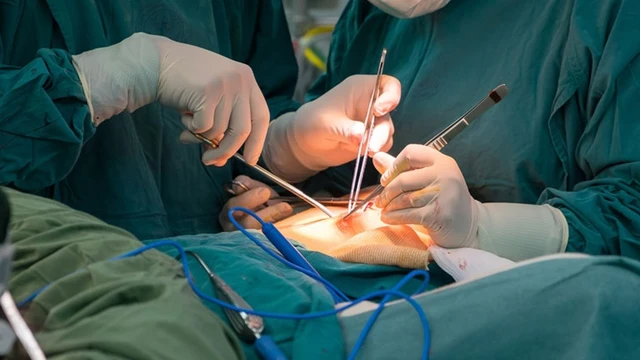 bai-viet/nhung-dieu-can-biet-ve-phau-thuat-viem-cot-song-dinh-khop.html