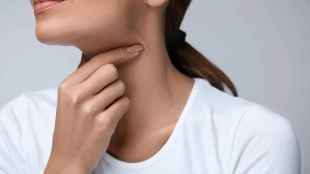 bai-viet/vuong-o-co-hong-nhung-khong-dau-bi-benh-gi-68015.html