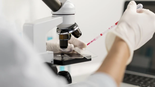 Xét nghiệm gen hết bao nhiêu tiền? Giá và yếu tố ảnh hưởng