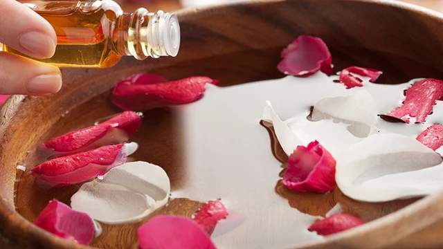 bai-viet/xong-hoi-hoa-hong-bi-quyet-lam-dep-da-mat-tu-thien-nhien.html