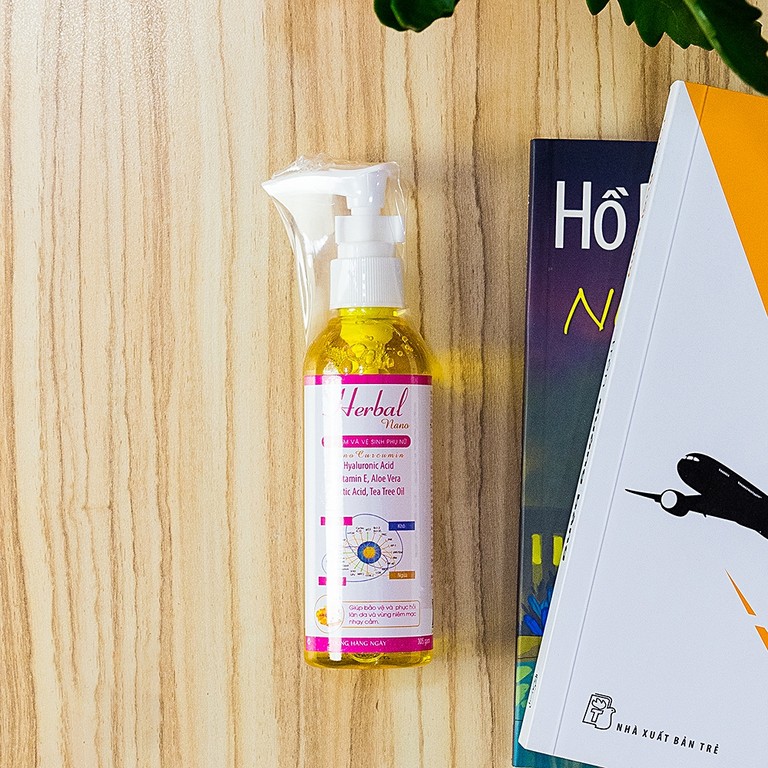 Gel vệ sinh phụ nữ Herbal Nano Vinapharma giúp vệ sinh, khử mùi, bảo vệ vùng kín (105g)