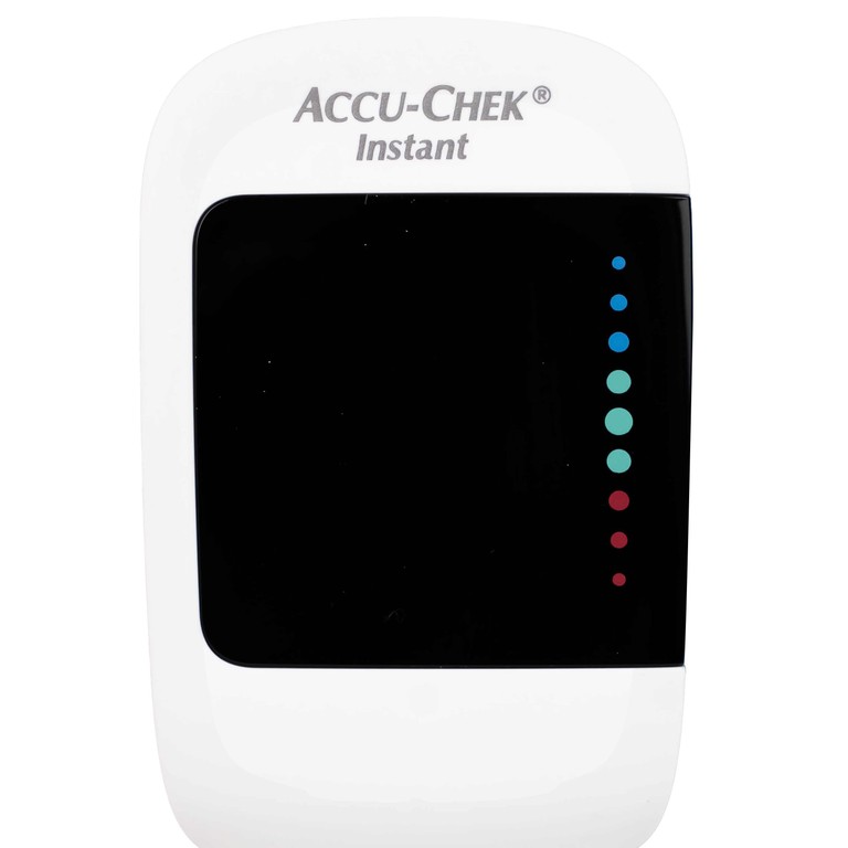 Máy đo đường huyết Accu-Chek Instant hỗ trợ theo dõi, kiểm soát lượng đường trong máu