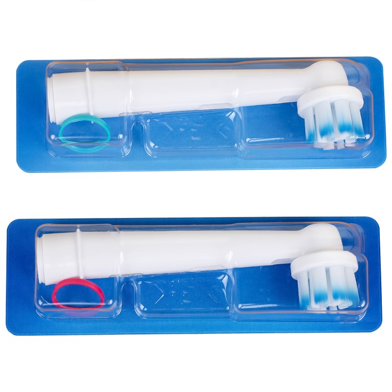 Đầu chải răng người lớn Oral-B Ultrathin EB60 hỗ trợ làm sạch các mảng bám cứng đầu trên răng, chăm sóc nướu răng