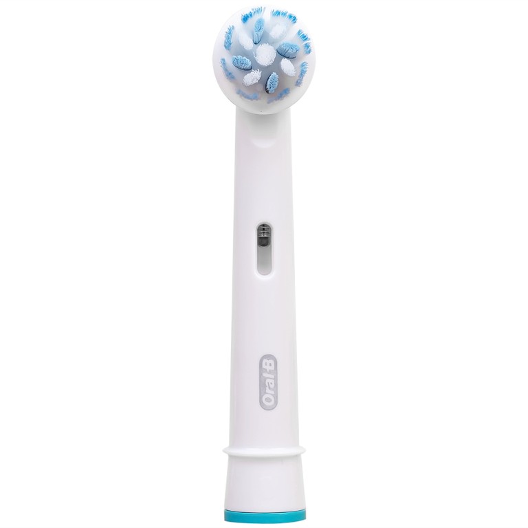 Đầu chải răng người lớn Oral-B Ultrathin EB60 hỗ trợ làm sạch các mảng bám cứng đầu trên răng, chăm sóc nướu răng