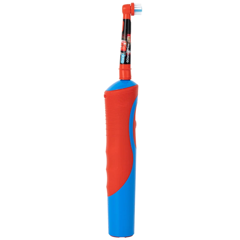 Bàn chải đánh răng trẻ em sạc điện Oral-B Vitality D12 Disney Cars giúp làm sạch mảng bám trên răng một cách toàn diện