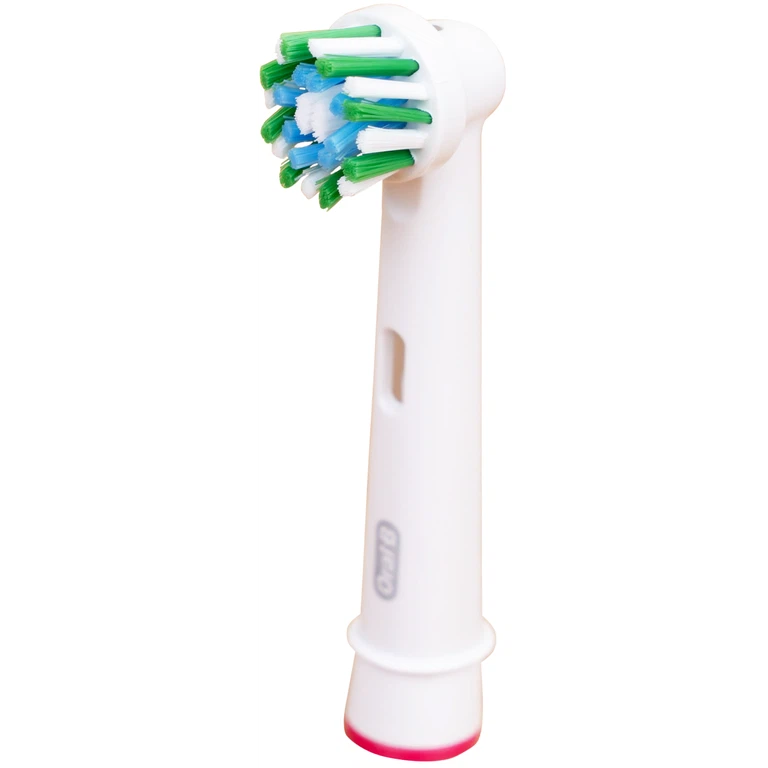 Bàn chải đánh răng điện Oral-B Pro 500 Crossaction loại bỏ các mảng bám và vết ố trên răng