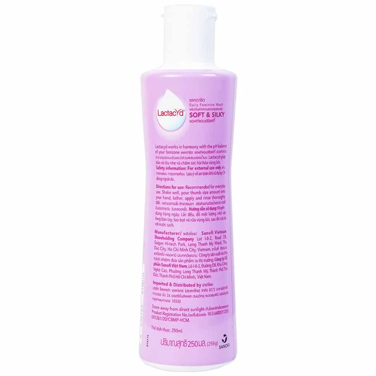 Dung dịch vệ sinh phụ nữ Lactacyd Soft And Silky hỗ trợ dưỡng ẩm, ngăn ngừa khô rát (250ml)