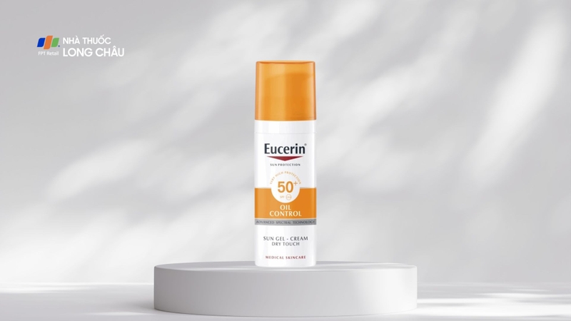 00008543-kem-chong-nang-eucerin-sun-protection-spf50-615.jpg