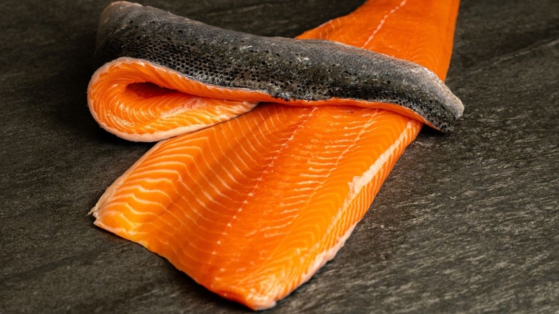 Không phải ai cũng biết 100g cá hồi bao nhiêu protein