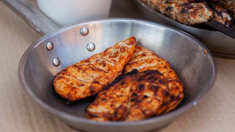 100g ức gà luộc bao nhiêu calo? Những điều cần lưu ý 6