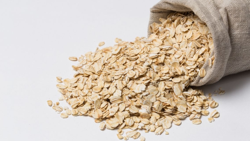 Nên kết hợp ăn yến mạch với đa dạng thực phẩm khác để cân bằng dinh dưỡng