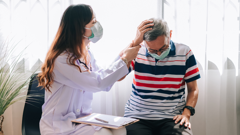 Khi nghi ngờ đột quỵ, cần gọi cấp cứu hoặc đưa người bệnh đến bệnh viện ngay lập tức