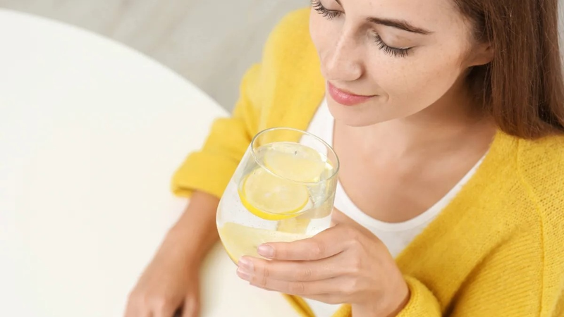10 lợi ích sức khỏe từ việc uống nước chanh ngày nắng nóng 3