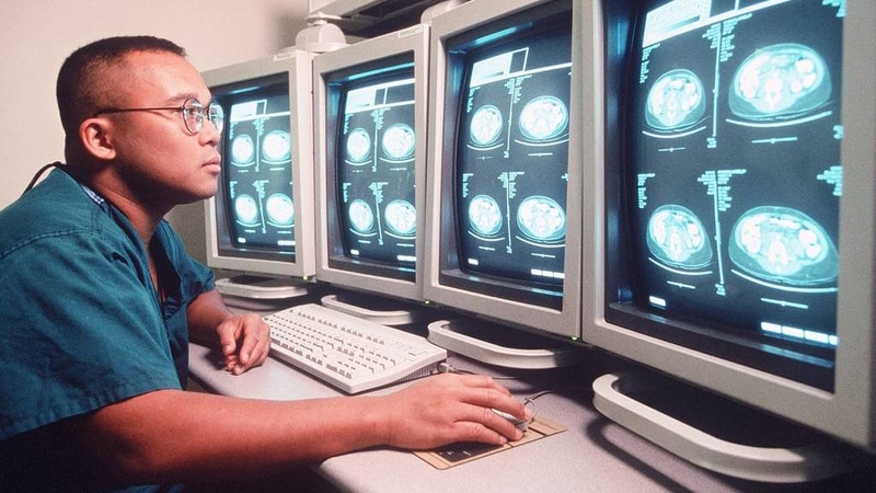 Xét nghiệm tầm soát ung thư thường được kết hợp với chẩn đoán hình ảnh