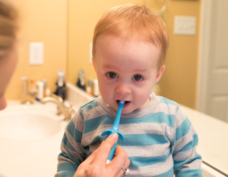 Cách vệ sinh răng miệng cho bé trong tuổi ăn dặm