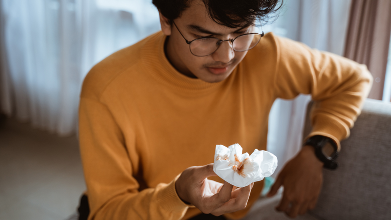 Ho ra máu, ho kéo dài,... là dấu hiệu cần được kiểm tra ngay