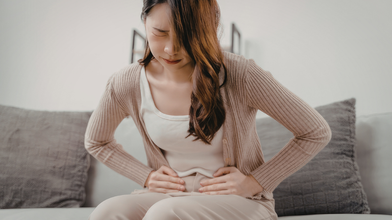 Rong kinh là tác dụng phụ phổ biến nhất sau khi cấy que tránh thai